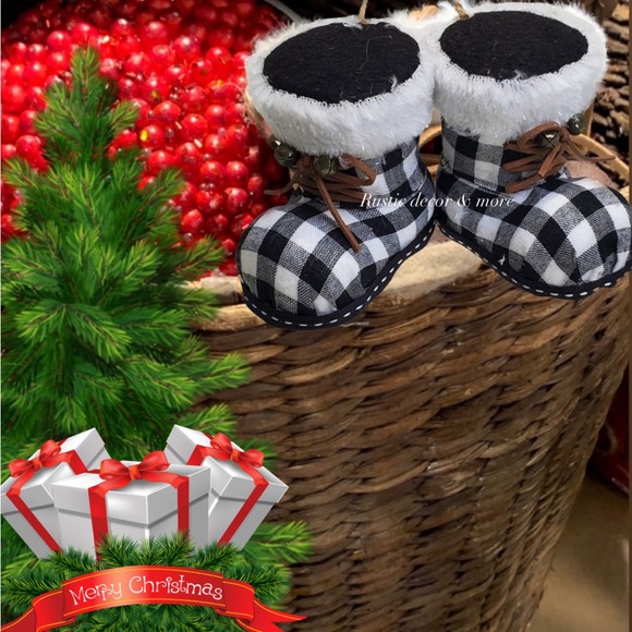 Christmas Holiday Santa Boots Ornament
Buffalo Plaid Check Faux Fur Trim Bells - Picture 1 of 1